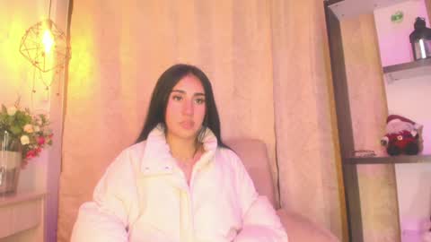 Snapshot of chantall_valkoba chatting on 12-24-24, 06:33 Chantall online show from 12-24-24, 06:33