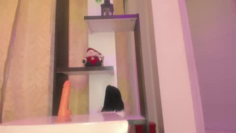 Snapshot of chantall_valkoba chatting on 12-29-24, 07:06 Chantall online show from 12-29-24, 07:06