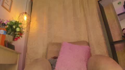 Snapshot of chantall_valkoba chatting on 12-30-24, 04:42 Chantall online show from 12-30-24, 04:42