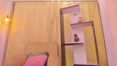 Snapshot of chantall_valkoba chatting on 01-07-25, 10:43 Chantall online show from 01-07-25, 10:43