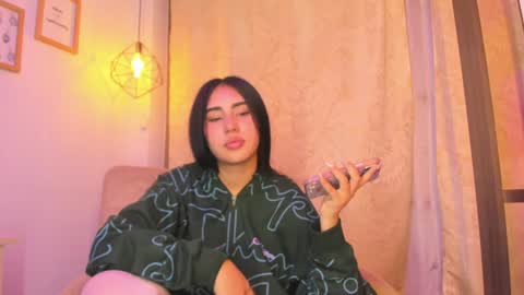 Snapshot of chantall_valkoba chatting on 01-13-25, 07:32 Chantall online show from 01-13-25, 07:32