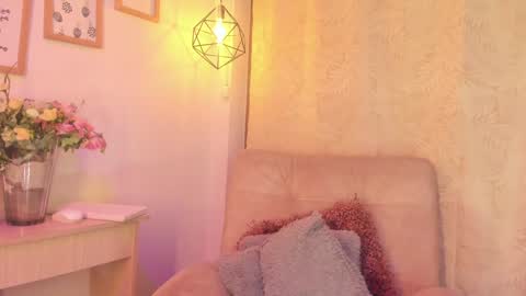 Snapshot of chantall_valkoba chatting on 01-18-25, 04:04 Chantall online show from 01-18-25, 04:04