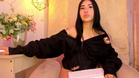 Snapshot of chantall_valkoba chatting on 01-19-25, 10:17 Chantall online show from 01-19-25, 10:17