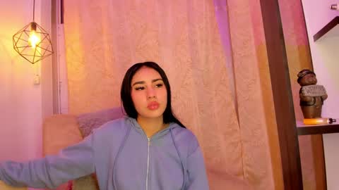Snapshot of chantall_valkoba chatting on 01-25-25, 04:45 Chantall online show from 01-25-25, 04:45
