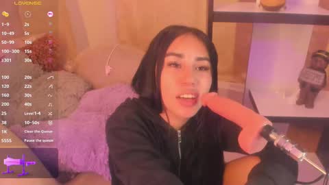 Snapshot of chantall_valkoba chatting on 02-13-25, 09:51 Chantall online show from 02-13-25, 09:51