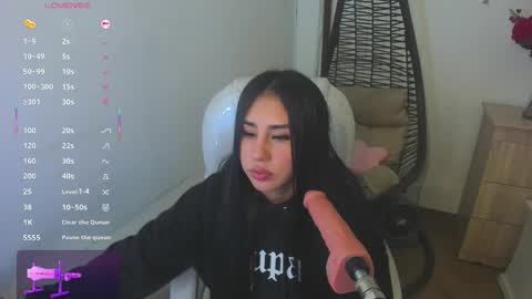 Snapshot of chantall_valkoba chatting on 11-16-25, 05:13 Chantall online show from 11-16-25, 05:13