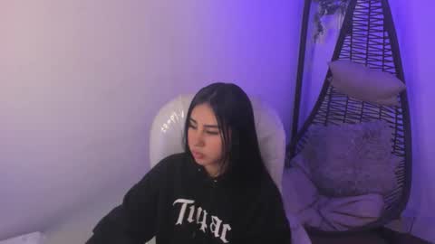 Snapshot of chantall_valkoba chatting on 11-22-25, 05:39 Chantall online show from 11-22-25, 05:39