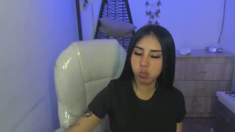 Snapshot of chantall_valkoba chatting on 11-28-25, 04:26 Chantall online show from 11-28-25, 04:26