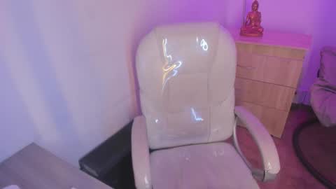 Snapshot of chantall_valkoba chatting on 12-16-25, 05:34 Chantall online show from 12-16-25, 05:34