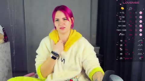 Snapshot of chaoka_ chatting on 01-11-25, 04:06 Suzanna Snow online show from 01-11-25, 04:06