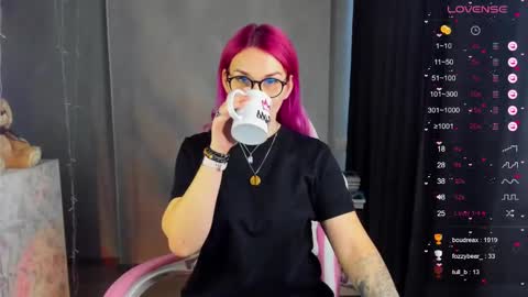 Snapshot of chaoka_ chatting on 01-19-25, 08:07 Suzanna Snow online show from 01-19-25, 08:07