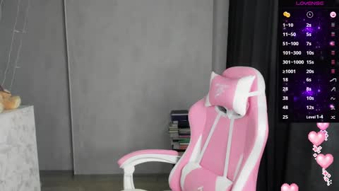 Snapshot of chaoka_ chatting on 02-18-25, 04:15 Suzanna Snow online show from 02-18-25, 04:15