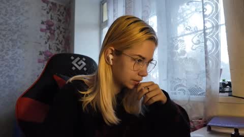 Nancy online show from 11-19-25, 07:30