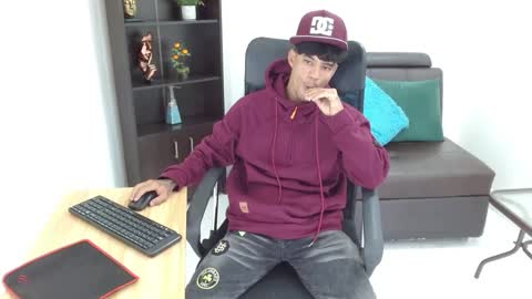 Snapshot of charlie_oconnor chatting on 12-31-24, 03:01 Charlie oconnor online show from 12-31-24, 03:01