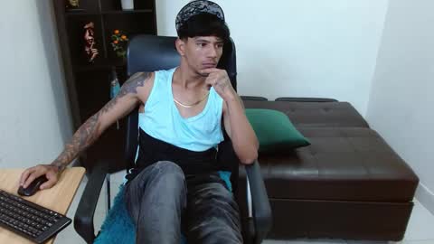 Snapshot of charlie_oconnor chatting on 01-04-25, 10:05 Charlie oconnor online show from 01-04-25, 10:05