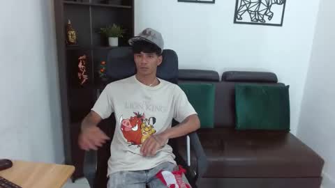 Snapshot of charlie_oconnor chatting on 01-23-25, 09:50 Charlie oconnor online show from 01-23-25, 09:50