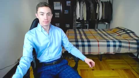 Snapshot of charlieseyer chatting on 02-12-25, 11:07 carlos reyes online show from 02-12-25, 11:07