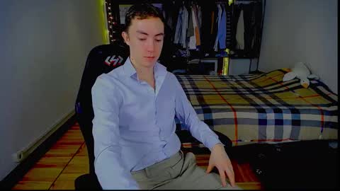 Snapshot of charlieseyer chatting on 01-12-26, 08:30 carlos reyes online show from 01-12-26, 08:30