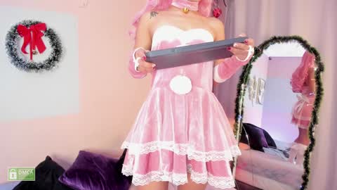 Snapshot of charloottee_1 chatting on 12-24-24, 06:33 Char 3  Lets go for the 100 Thumb-Up   online show from 12-24-24, 06:33