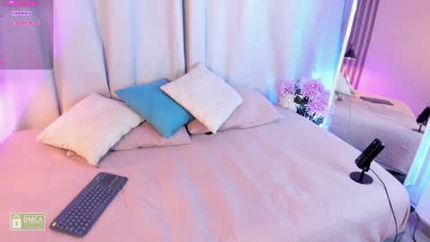 Snapshot of charloottee_1 chatting on 01-22-25, 04:23 Char 3  Lets go for the 100 Thumb-Up   online show from 01-22-25, 04:23