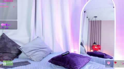 Snapshot of charloottee_1 chatting on 01-26-25, 10:45 Char 3  Lets go for the 100 Thumb-Up   online show from 01-26-25, 10:45