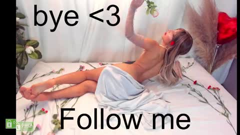 Snapshot of charloottee_1 chatting on 03-01-25, 06:21 Char 3  Lets go for the 100 Thumb-Up   online show from 03-01-25, 06:21