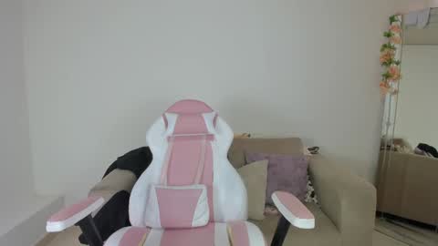 Snapshot of charlote_cowell_sub_ chatting on 12-16-24, 09:52 online show from 12-16-24, 09:52