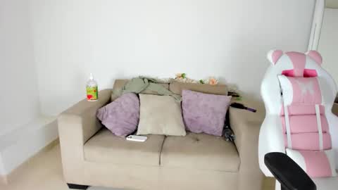 Snapshot of charlote_cowell_sub_ chatting on 02-09-25, 10:54 online show from 02-09-25, 10:54