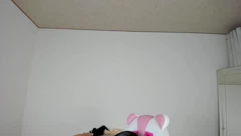 Snapshot of charlote_cowell_sub_ chatting on 03-11-25, 01:05 online show from 03-11-25, 01:05