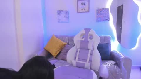 Snapshot of charlote_cowell_sub_ chatting on 09-25-25, 02:10 online show from 09-25-25, 02:10