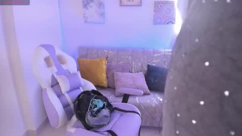 Snapshot of charlote_cowell_sub_ chatting on 10-16-25, 02:51 online show from 10-16-25, 02:51