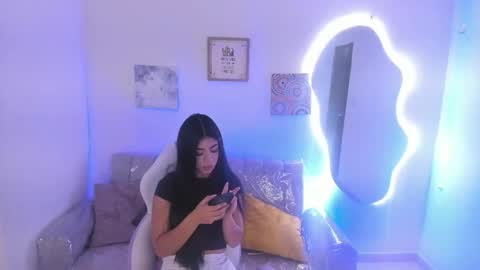 Snapshot of charlote_cowell_sub_ chatting on 01-12-26, 04:56 online show from 01-12-26, 04:56