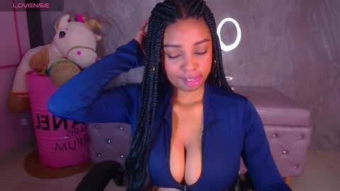 Charlote  online show from 01-14-26, 01:06