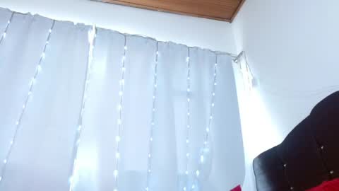 charlothe_wright online show from 04-12-26, 06:02