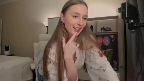 Snapshot of charlottawells chatting on 03-08-25, 02:40 CharlottaWells online show from 03-08-25, 02:40