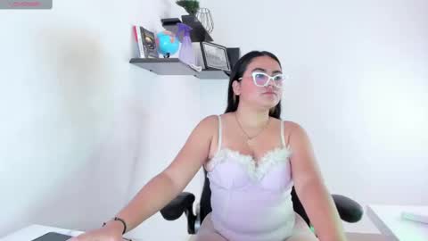 Snapshot of charlotte_256 chatting on 10-21-25, 12:17 Charlotte online show from 10-21-25, 12:17
