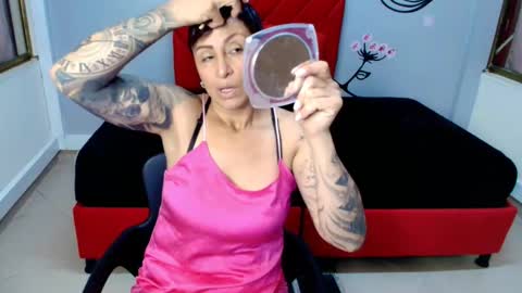 Snapshot of charlotte__gray chatting on 10-12-25, 12:15 CHARLOTTE GRAY online show from 10-12-25, 12:15