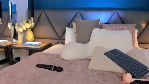 Charlotte online show from 02-24-25, 04:47