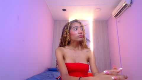 Snapshot of charlotte_love10 chatting on 01-25-25, 11:55 CHARLOTTE online show from 01-25-25, 11:55