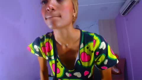 Snapshot of charlotte_love10 chatting on 02-05-25, 02:59 CHARLOTTE online show from 02-05-25, 02:59