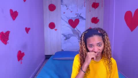 Snapshot of charlotte_love10 chatting on 02-19-25, 11:49 CHARLOTTE online show from 02-19-25, 11:49