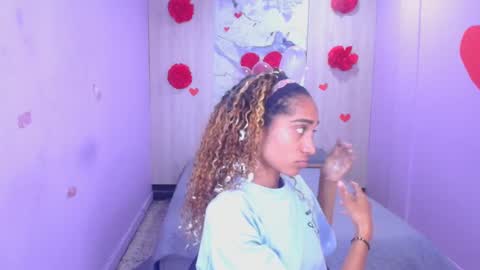 Snapshot of charlotte_love10 chatting on 02-20-25, 10:37 CHARLOTTE online show from 02-20-25, 10:37