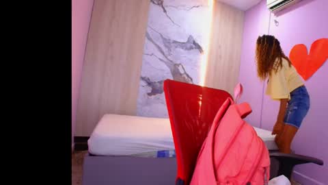 Snapshot of charlotte_love10 chatting on 03-12-25, 11:31 CHARLOTTE online show from 03-12-25, 11:31