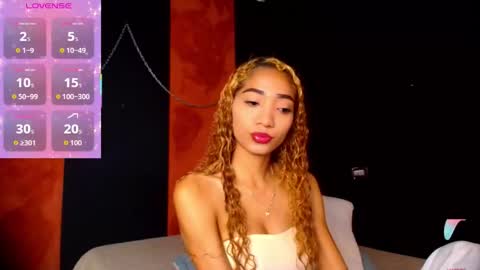 Snapshot of charlotte_love10 chatting on 09-28-25, 11:37 CHARLOTTE online show from 09-28-25, 11:37