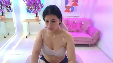 Snapshot of charlotte_milleers chatting on 01-06-26, 03:43 charlotte_milleers online show from 01-06-26, 03:43