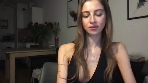 Snapshot of charlotte_roche chatting on 02-19-25, 03:27 Charlotte Roche online show from 02-19-25, 03:27