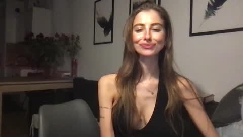 Snapshot of charlotte_roche chatting on 02-19-25, 06:32 Charlotte Roche online show from 02-19-25, 06:32