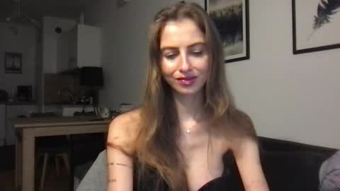 Snapshot of charlotte_roche chatting on 10-06-25, 03:20 Charlotte Roche online show from 10-06-25, 03:20