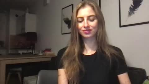 Charlotte Roche online show from 10-27-25, 03:38