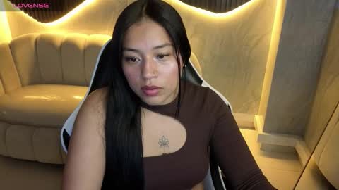 Snapshot of charlotte_tx chatting on 10-14-25, 03:07 Online 800 to 1400 online show from 10-14-25, 03:07
